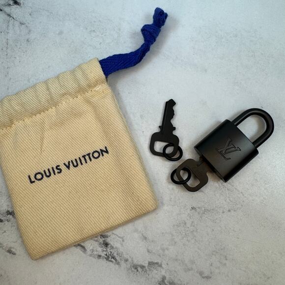 Louis Vuitton Black Lock and Key Set Matte Metal - New - Rare - Authentic LV - Picture 6 of 6
